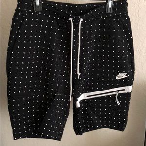 Nike Tech Fleece Short (Poka Dot) Size Large
